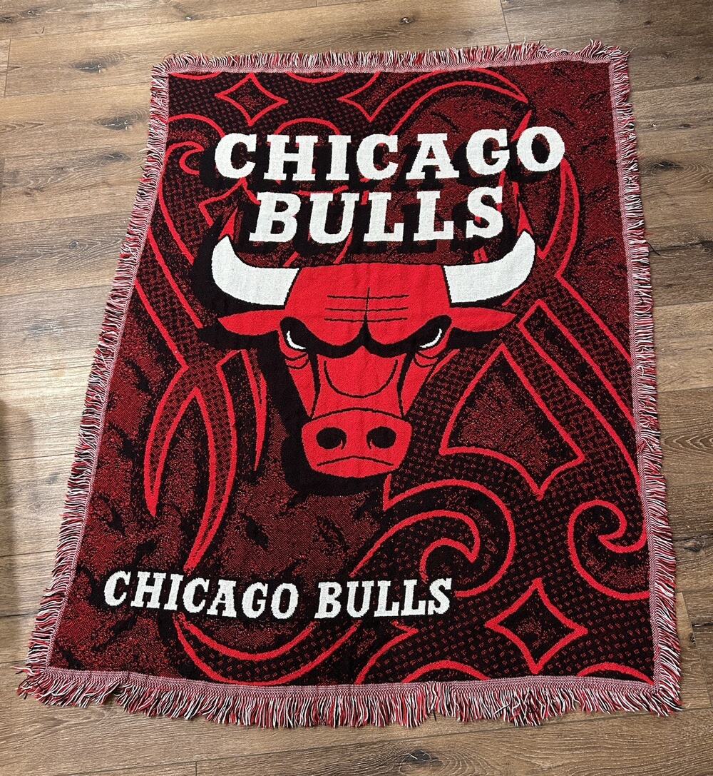 Vintage 1990s CHICAGO BULLS 56" x 44" throw blanket Rare Unique‎ Pattern